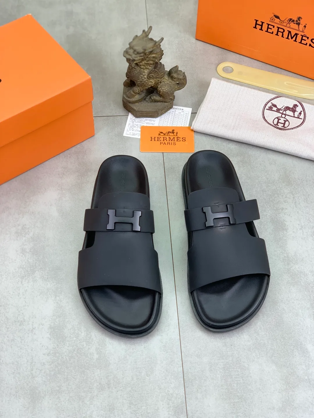 Men's shoes 💰P440 New [HERMES] high-end quality new Hermès slippers, made of imported silk calfskin, wear-resistant and non-slip rubber outsole. Fashionable and elegant code number: 39-44 (38 45 46 customized)